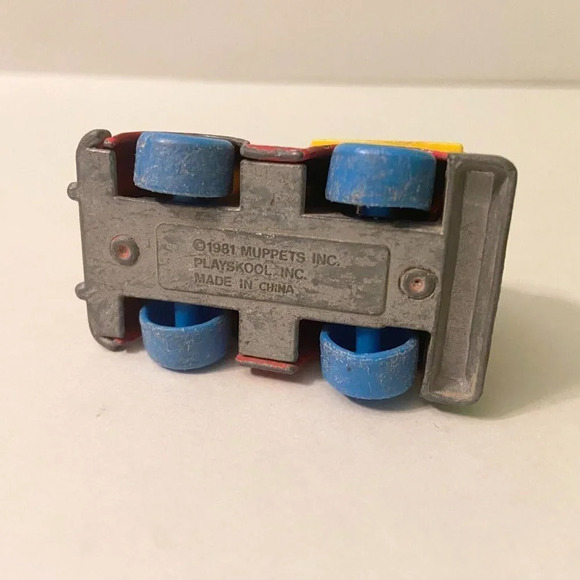 Vtg 1983 Sesame  Street Diecast Bert Taxi Big Bird Ernie Fire Truck PVC Figures - Picture 13 of 13